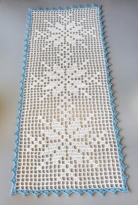 Snowflake Table Runner