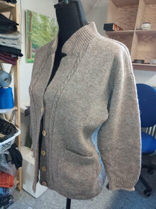 BETTYHILL, lady cardigan in Shetland Wool