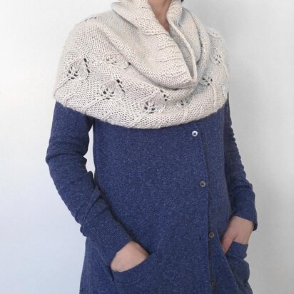 Debbie - leaf pattern cowl