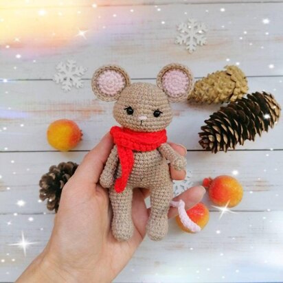 Cherry the small mouse in scarf
