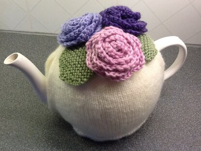 Summer roses tea cosy