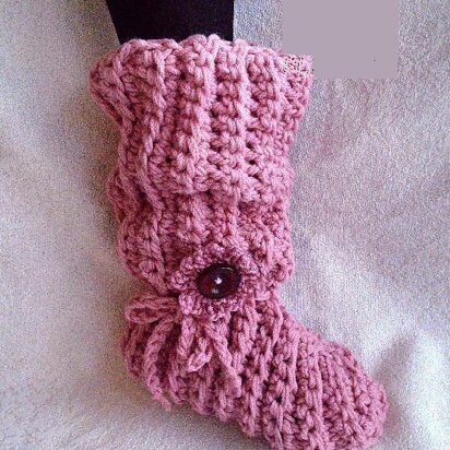 PINK CROCHET SLOUCHY SLIPPERS