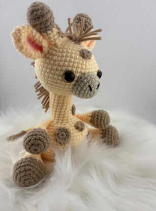 Gi–Rafa – Giraffe Amigurumi Pattern – Available in English and Portuguese