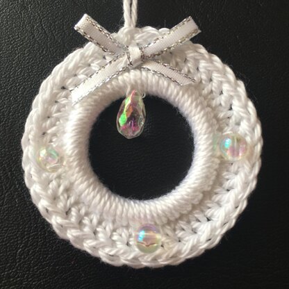 White Wreath Tree Decoration