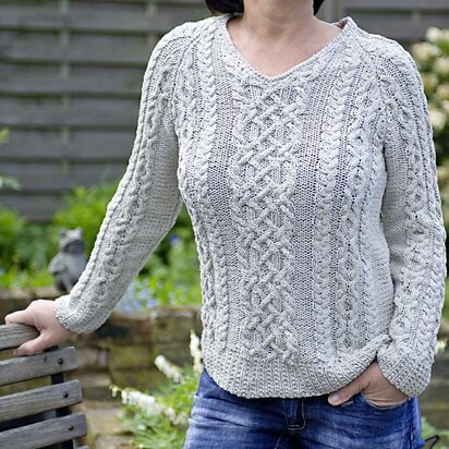 "Joyce" - summer sweater with cables