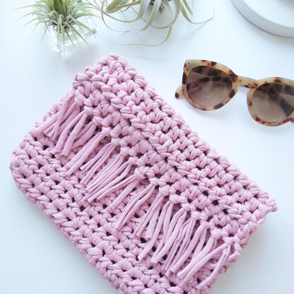 Crochet Lunch Bag or Kids Purse - free pattern and detailed tutorial