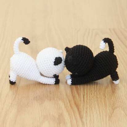 Playing Cats Crochet Amigurumi Pattern