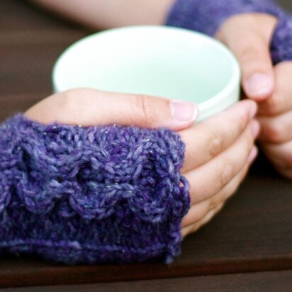 Honeycomb Cable Fingerless Gloves
