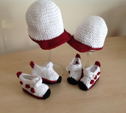 Sporty Baby Bootie & Hat Set N 233