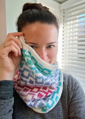 Arona Cowl