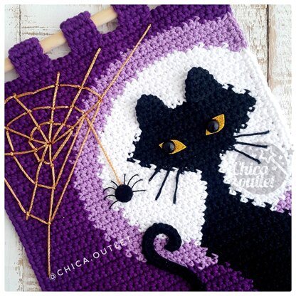 Black cat wall hanging