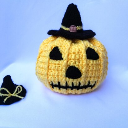 Crochet pumpkin with Witch hat