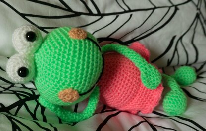 Crochet Pattern for the Frogchilla!