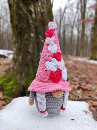 Valentine gnome girl