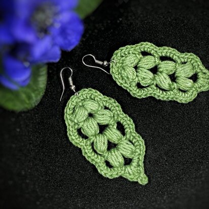 45. Leaf-shaped dangle earrings