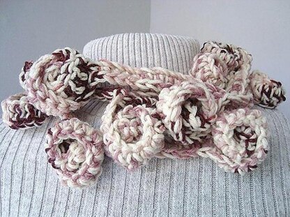 067, LARIAT OF ROSES COWL