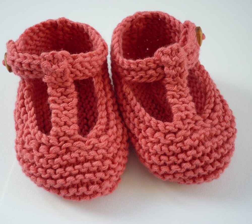 Free knitting patterns on sale for baby shoes