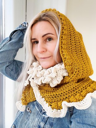 Leena hooded cowl