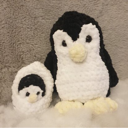 Crochet mummy and baby penguin with egg