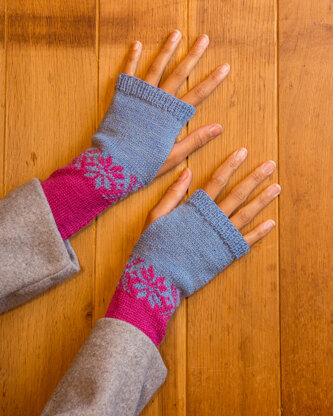 Noel Socks & Wristwarmers - Knitting Pattern For Women in MillaMia Naturally Soft Sock by MillaMia