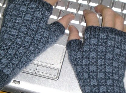 Checkmate Fingerless Mitts