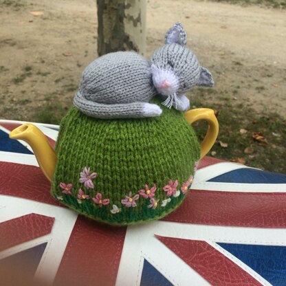 2 cup cat nap tea cosy