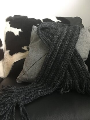 Men’s chunky scarf.  Pattern by Two of Wands. Wool: Lion Brand Wool-Ease Thick & Quick