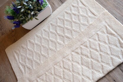 OGE Knitwear Designs P106 Faerydae Diamond Blanket PDF