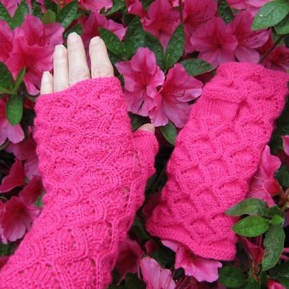 Queen's Guard Fingerless Gloves - knitting pattern