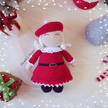 Mrs. Claus Christmas amigurumi