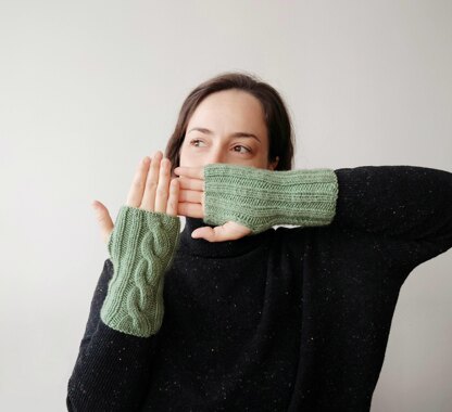 Mirror fingerless mitts