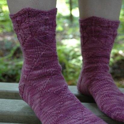 Jen Hagan Design Lace & Lattice Socks PDF