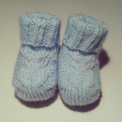 Baby booties with owl detail