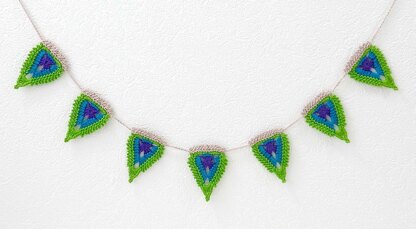 Garland with Little Feathers Peacock Style