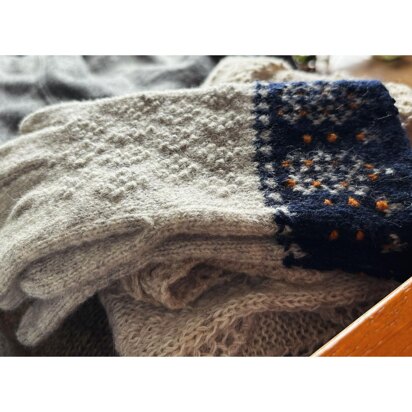 Joy gloves - knitting pattern