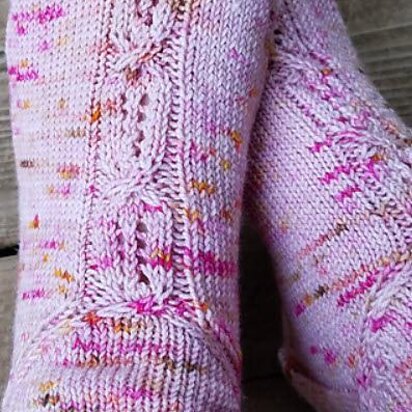 Pomegranate Wine Socks - knitting pattern