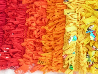 T-shirt rugs to knit or crochet