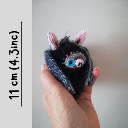 Handmade Halloween Bat Knitting Pattern for Cute Toy Pendant