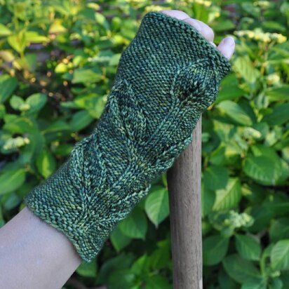Hazel Mitts - knitting pattern