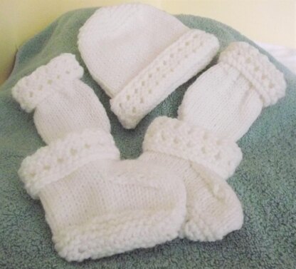 White Baby Hat Mittens bootie set