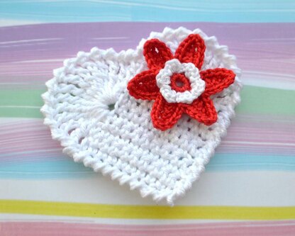 Heart with flower. Crochet appliqué. Card embellishment. Wedding card topper. Heart decoration