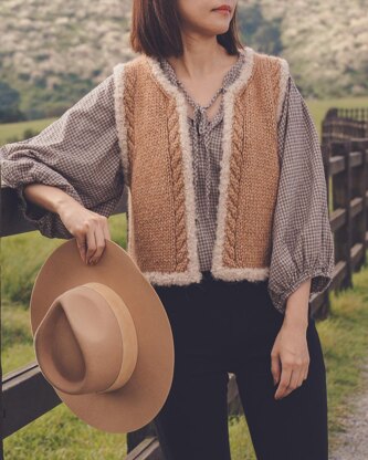 Fluffy Border Vest