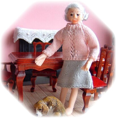 1:24th scale Ladies jumpers and skirt