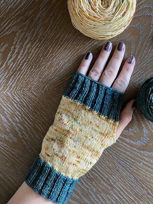 Best yarn for clearance fingerless gloves