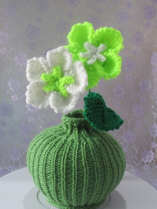 Handknitted Flower and Vase 19