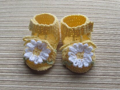 Yellow Sandals with White Daisies for a Girl 3-6 Months