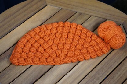Bobble stitch half circle