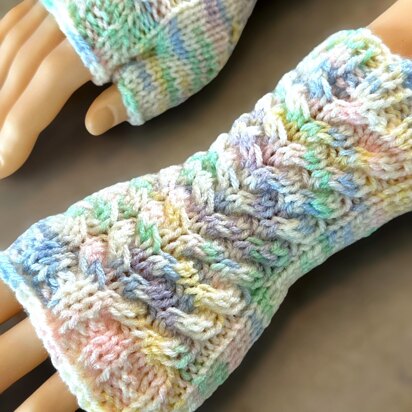 Easy Cable Knit Fingerless Gloves