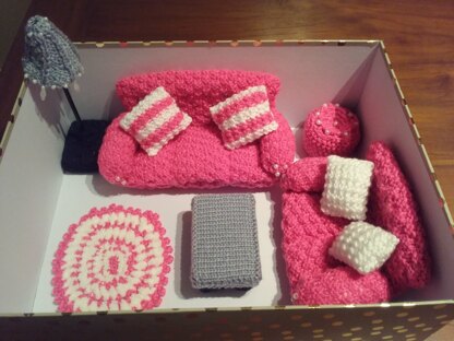 Knitkinz Couch, Chair, Lamp & Coffee table Dollhouse set.