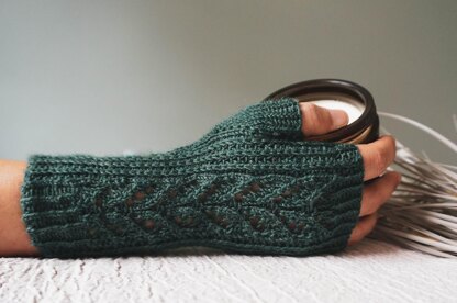 Kew Fingerless Mitts